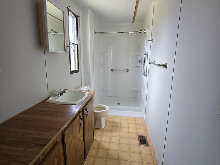 308 W Chapman Rd — Photo 7