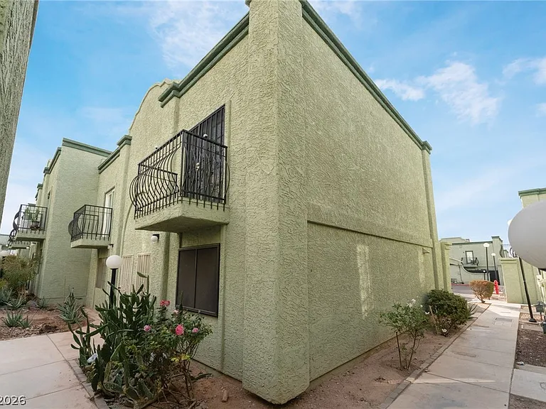 7084 Burcot Ave #J21 — Photo 2