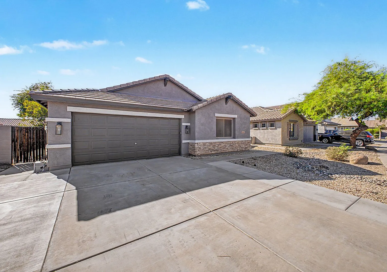 Amazing Move In Ready House In Avondale With Pool and Den! — Photo 3