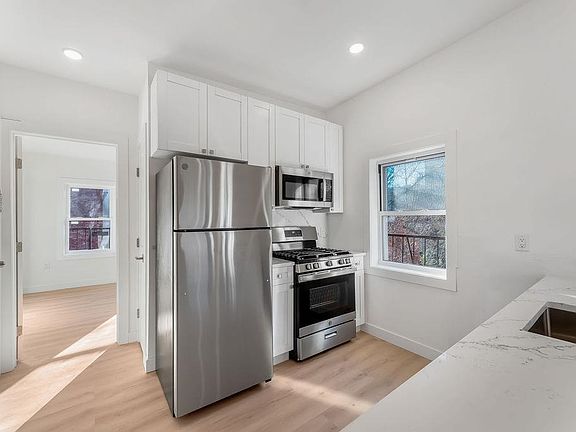3rd image of 306 Varick St #4