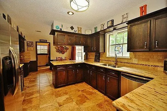 711 Enchanted Trail Dr — Photo 2