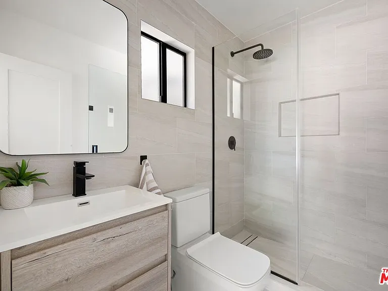 712 N Rodeo Dr — Photo 18