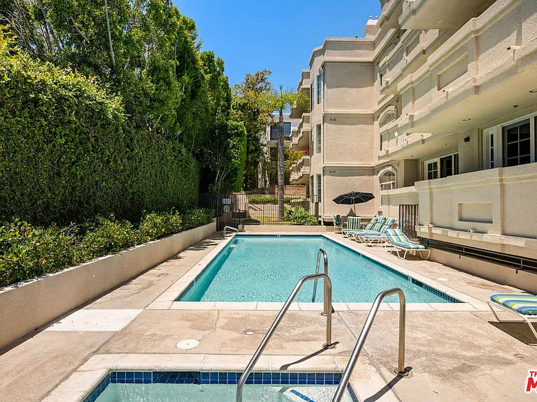 575 S Barrington Ave #305 — Photo 31
