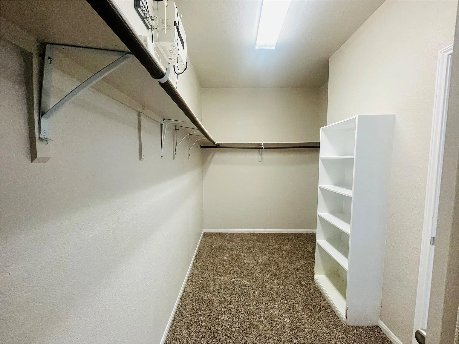 4 bed, 2.0 bath, 2247 sqft, $2,200 — Photo 4