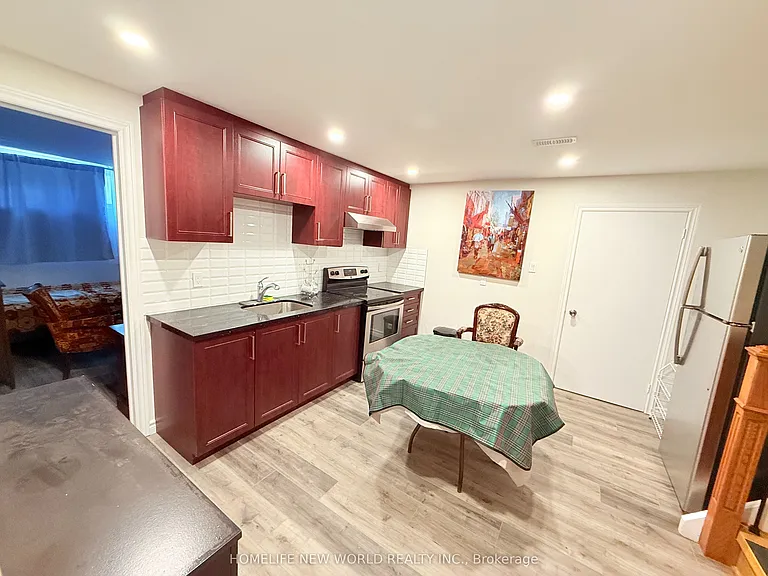 38 Cedarcroft Blvd S — Photo 3