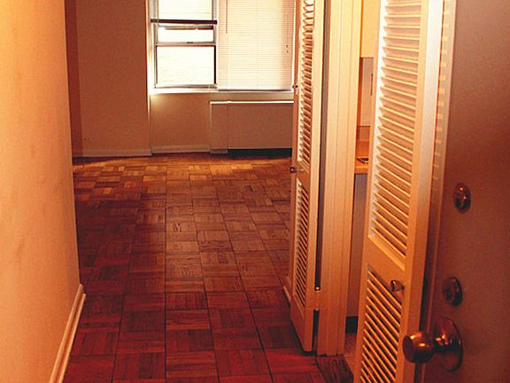 2nd image of 77 W 55th St Frnt A