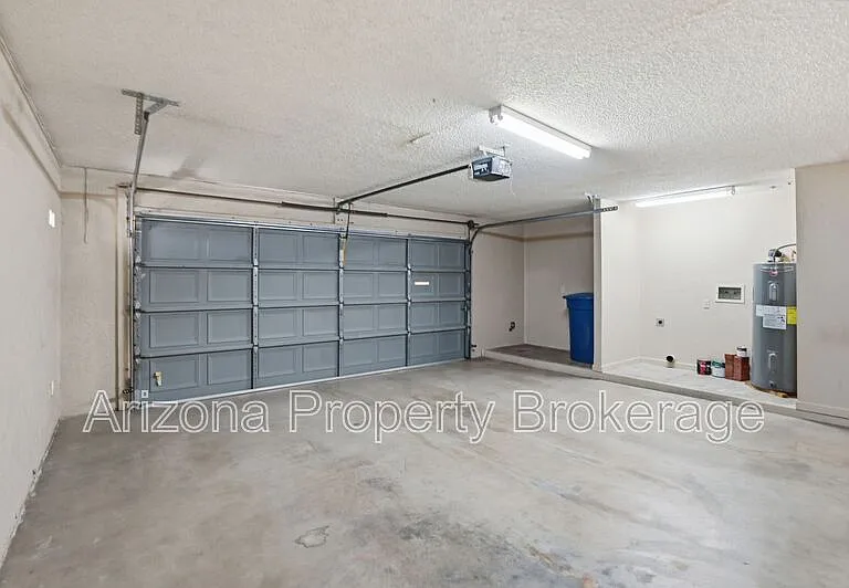 2192 E Balboa Dr — Photo 11