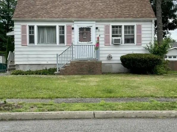 5 Roy Ave, Bloomingdale Boro, NJ 07403