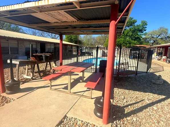 Royal Apartments, 501 S Walnut St APT 10, Lampasas, TX 76550