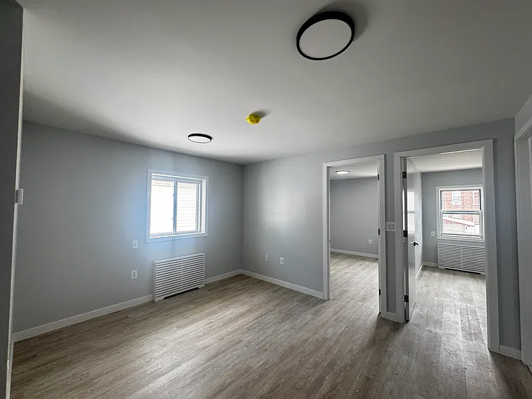 1605 W 8th St #2 — Photo 5