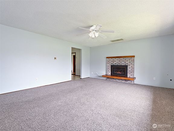 4th image of 4926 135th Place NE