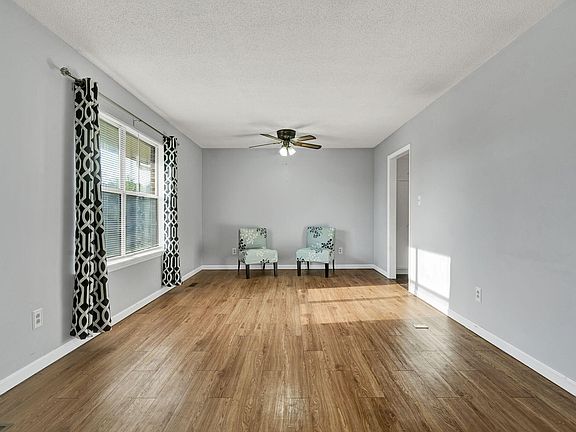 3rd image of 4665 Ridgeview Ave NW