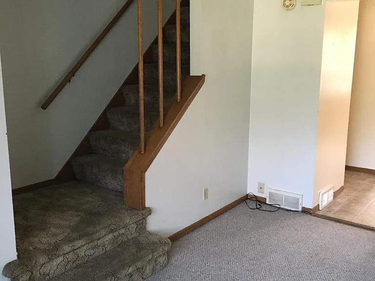 1420 Willow Ln — Photo 2