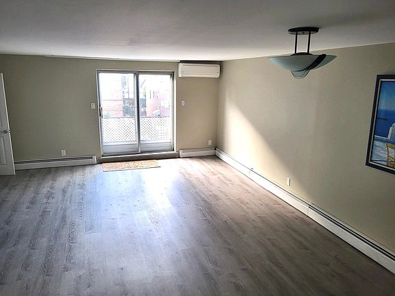 4th image of 106 Bay 28 St #3