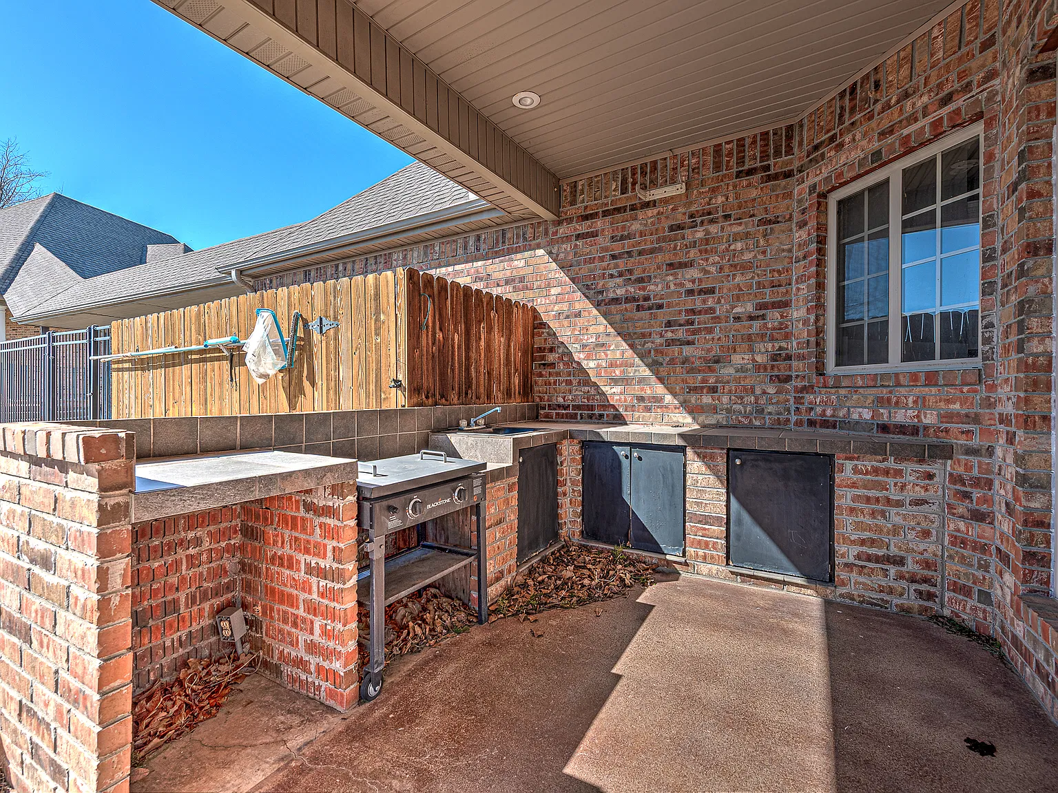 4 bed, 3642 sqft, $3,950 — Photo 3