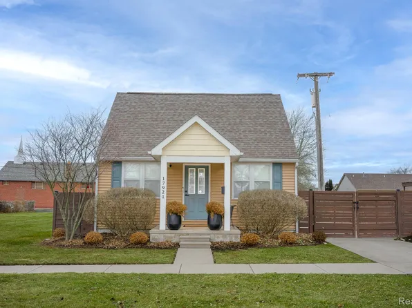 17921 Oakdale St, Roseville, MI 48066