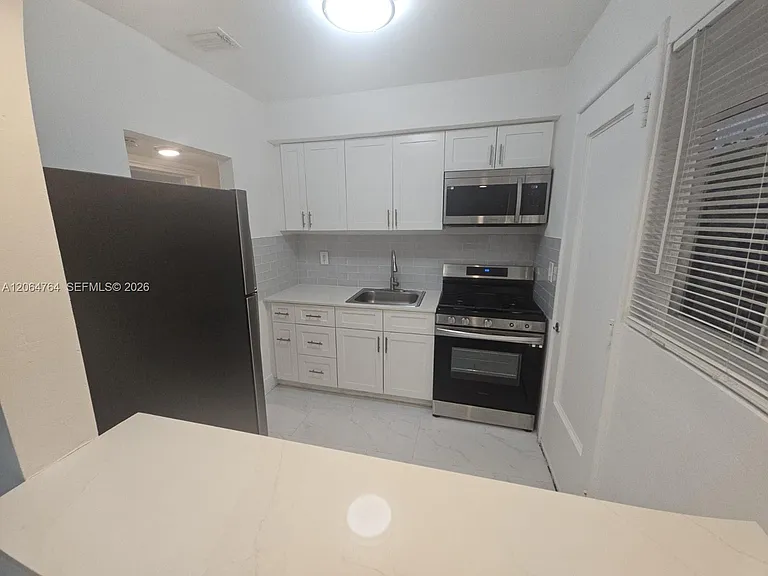 7435 Byron Ave #5 — Photo 4