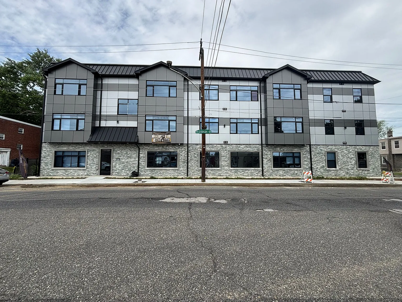 2 bed, 800 sqft, $1,800 — Photo 1