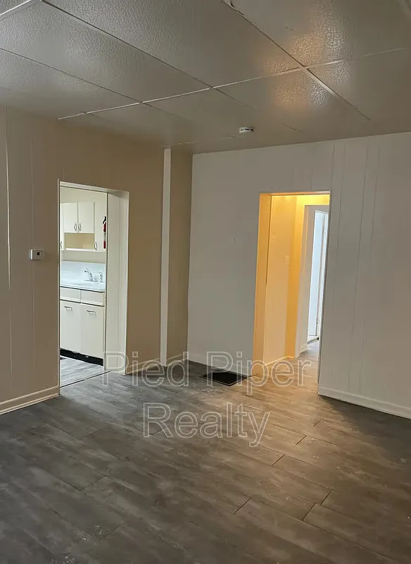 2 bed, 1.0 bath, 962 sqft, $1,495 — Photo 2