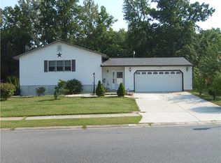 4 Spectrum Dr, Newark, DE 19713