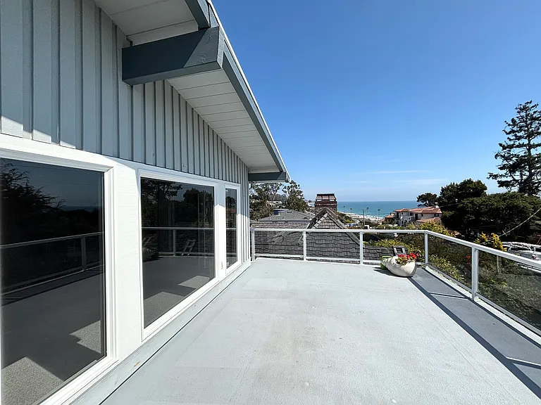 653 Bayview Dr — Photo 14