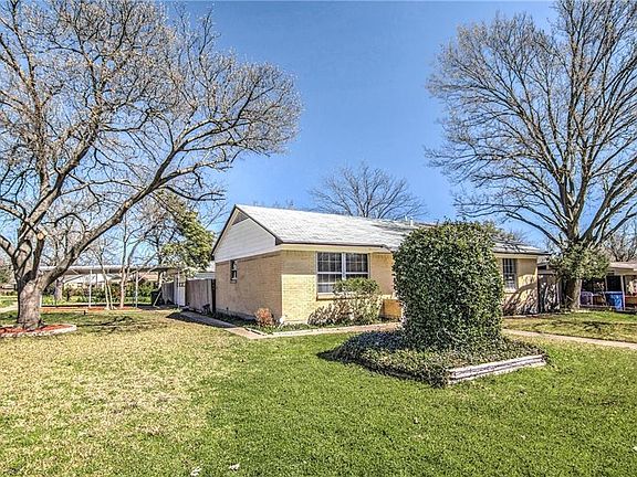3rd image of 3236 Douglas Dr