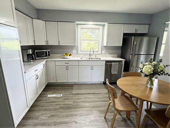 4th image of 2886 S Southbrook Dr