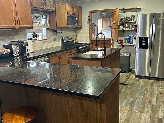 4th image of 665 Sparrow Dr