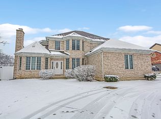 625 Meadow Ct, Elk Grove Village, IL 60007