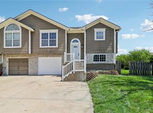 21539 S Clairmont St, Peculiar, MO 64078