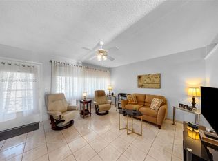 Rolen Lakes Gardens, Hallandale, FL 33009