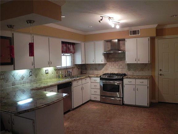 4th image of 200 Brookhollow Dr