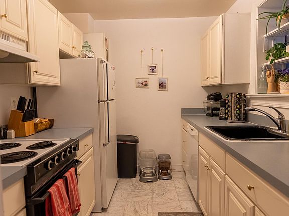 4th image of 610 Madison St APT 205