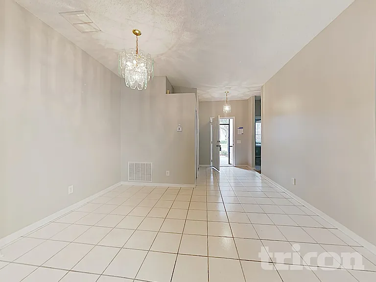 10525 Beneva Dr — Photo 4