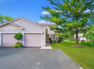 273 E Forest Knoll Dr, Palatine, IL 60074