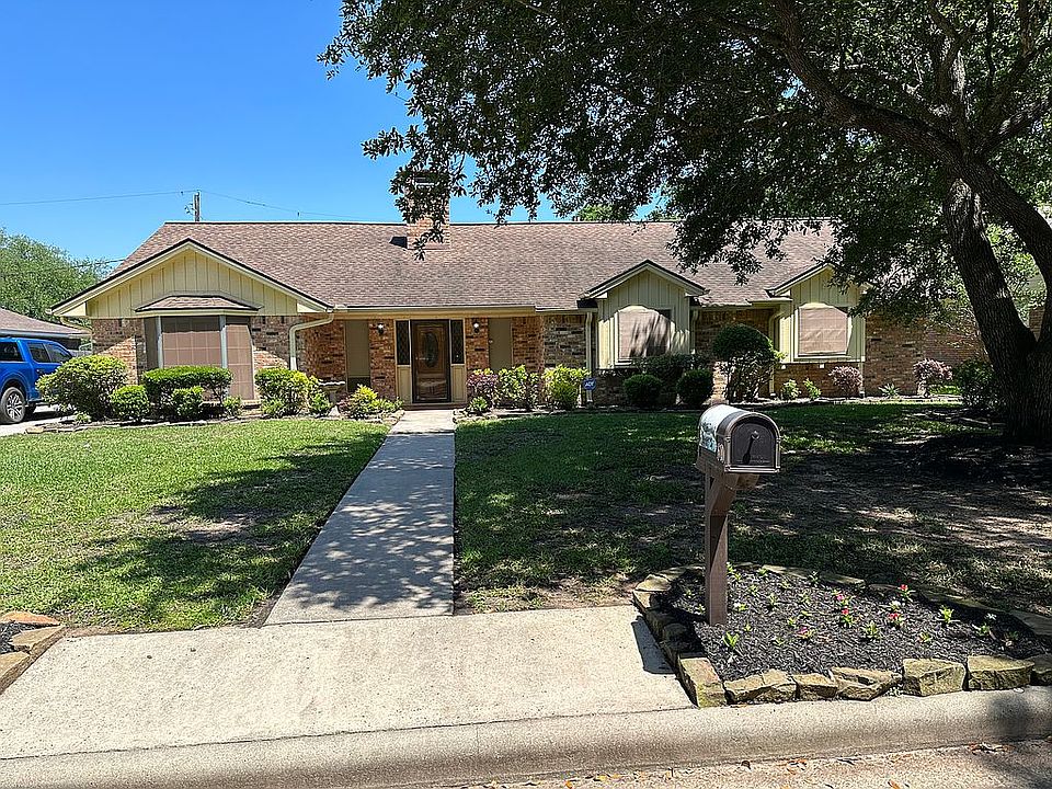 1st image of 610 E Pecan Dr