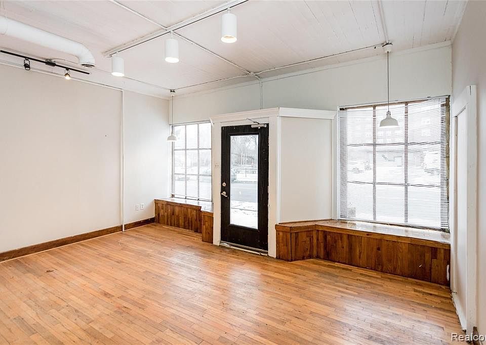 2nd image of 1417 Van Dyke St #2