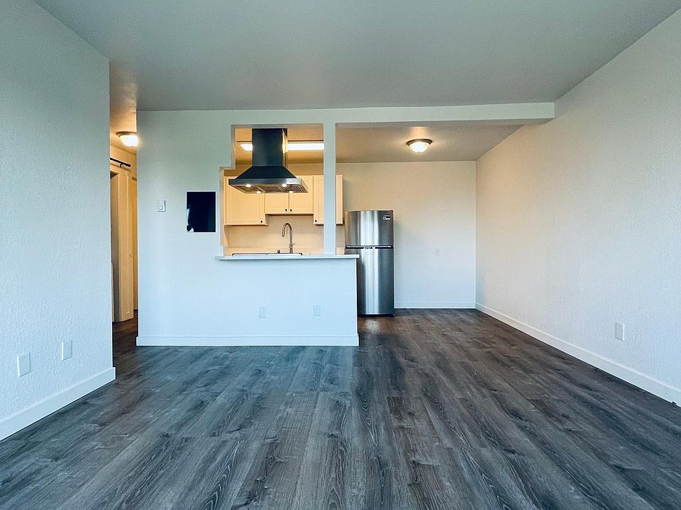 La Rae Apartments 5220 California Ave SW Seattle WA Zillow