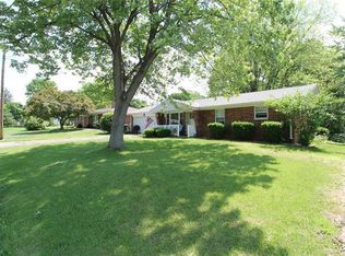 9764 N Holy Cross Rd, Fairview Heights, IL 62208