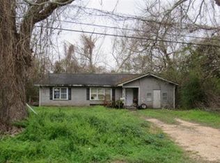 63 S Blunck St, Lake Jackson, TX 77566
