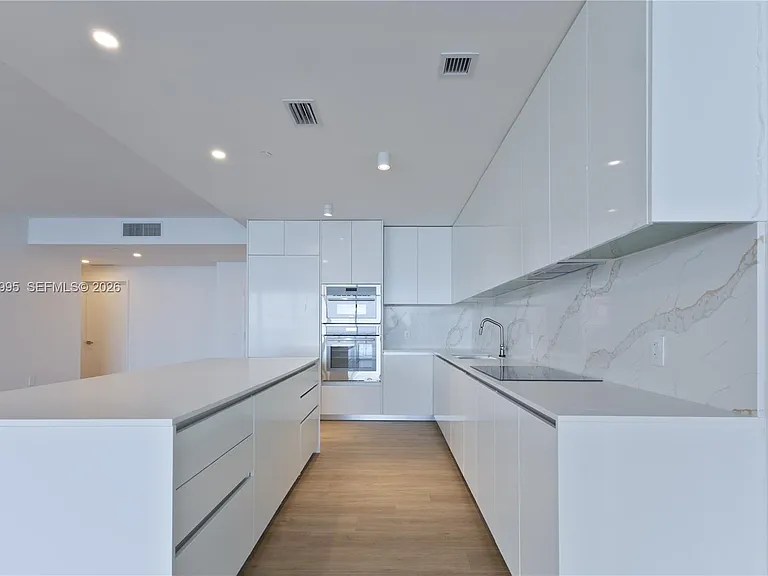 700 NE 24th St #5402 — Photo 13