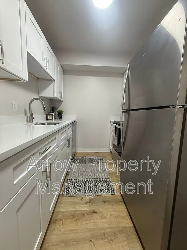2 bed, 1.0 bath, 826 sqft, $1,200 — Photo 1