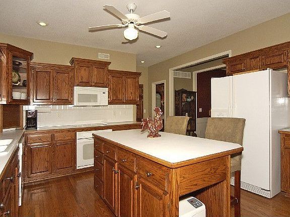 3rd image of 1029 Aspen Dr
