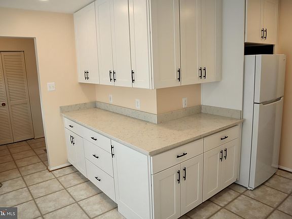 5th image of 5605 Pier Dr