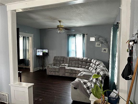 3rd image of 221 N 17th St