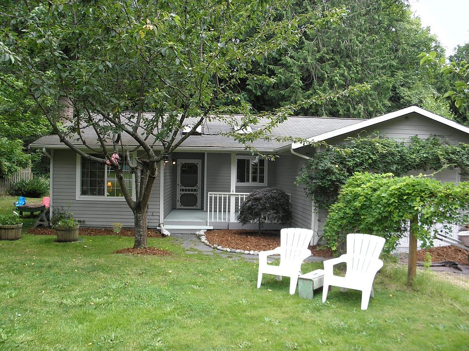 Peaceful with quiet woods behind house.