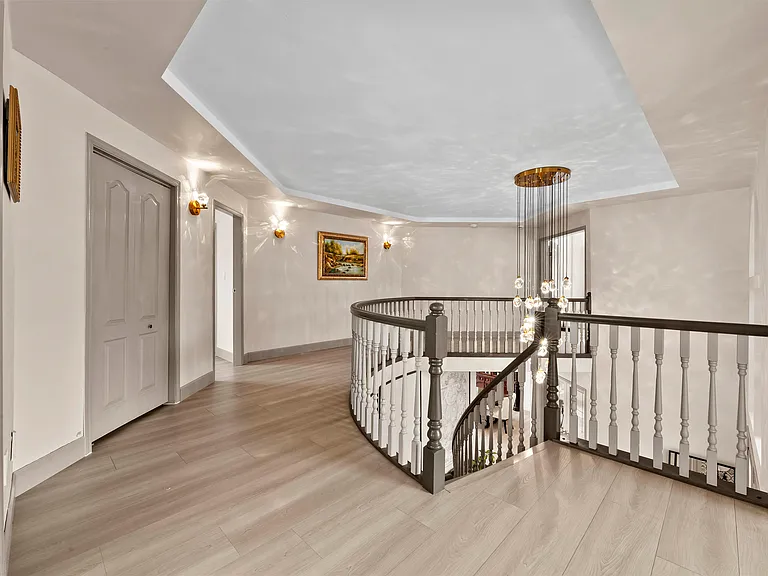 2268 Leclair Dr — Photo 37