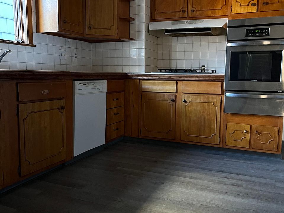 1st image of 1080 Elmwood Ave APT 3