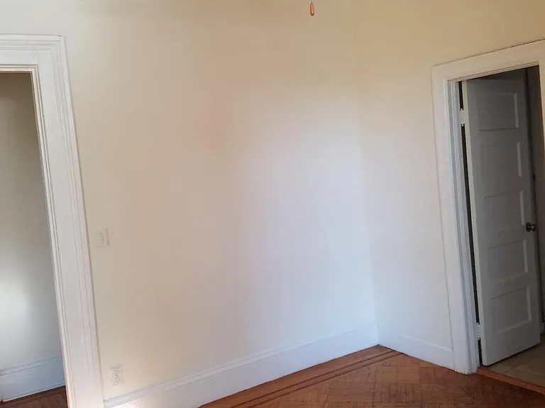 129 S Sycamore St #4 — Photo 5