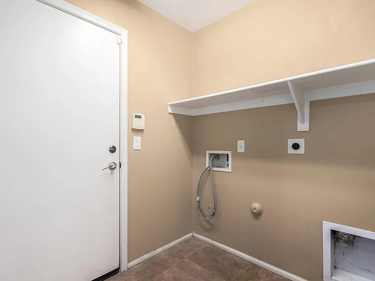 1238 W Dana Dr — Photo 36
